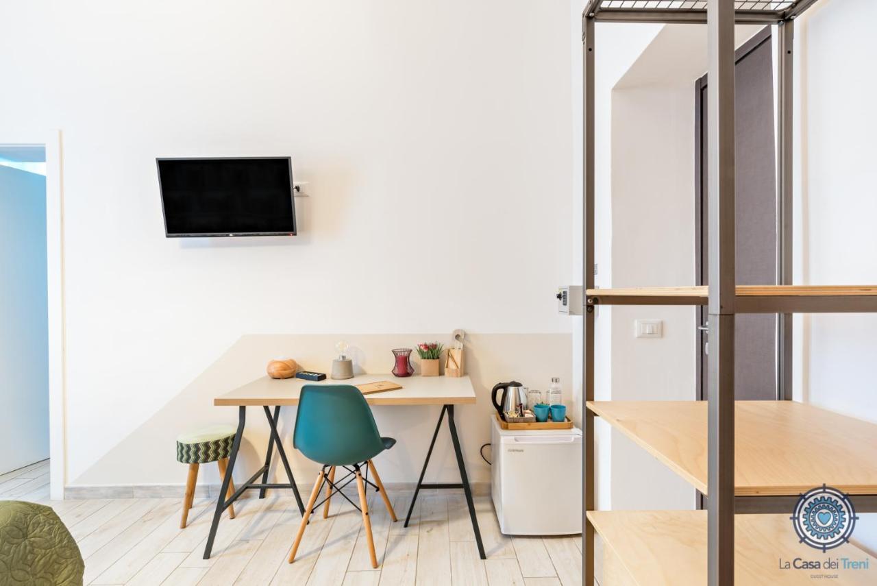 La Casa Dei Treni Affittacamere City Rooms For Travel Lovers ลาสเปเซีย ภายนอก รูปภาพ