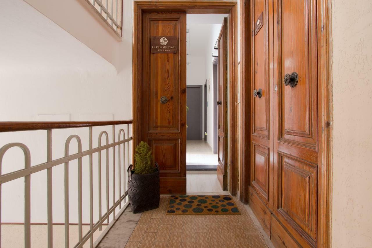 La Casa Dei Treni Affittacamere City Rooms For Travel Lovers ลาสเปเซีย ภายนอก รูปภาพ